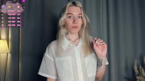 Snapshot of myviolet_rush chatting on October 31, 7:48 pm Olivia or just olive online show from October 31, 7:48 pm