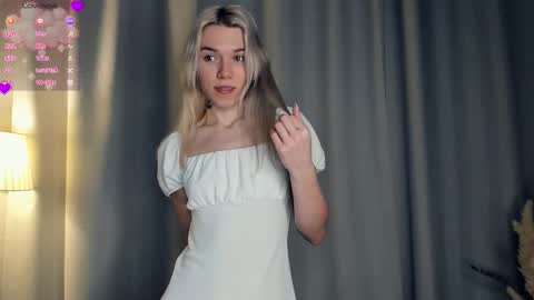 Snapshot of myviolet_rush chatting on November 1, 7:38 pm Olivia or just olive online show from November 1, 7:38 pm