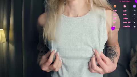 Snapshot of myviolet_rush chatting on November 7, 7:36 pm Olivia or just olive online show from November 7, 7:36 pm