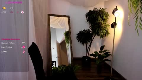 Snapshot of n0_nude chatting on March 7, 10:45 am Eva online show from March 7, 10:45 am