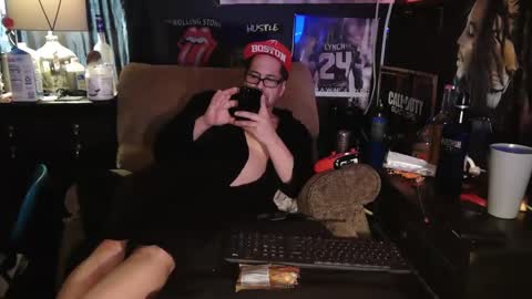 SnackPants online show from January 4, 5:05 pm