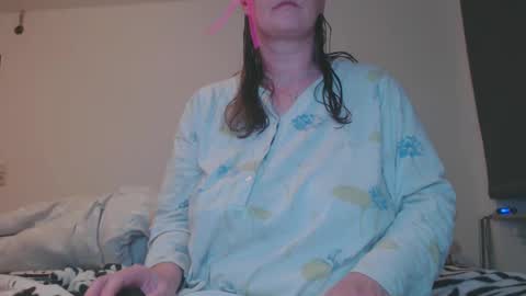 Snapshot of nadine321 chatting on December 22, 7:10 pm Nadine online show from December 22, 7:10 pm