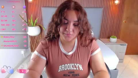 Snapshot of nadine_russo chatting on December 28, 3:37 pm Nadine online show from December 28, 3:37 pm