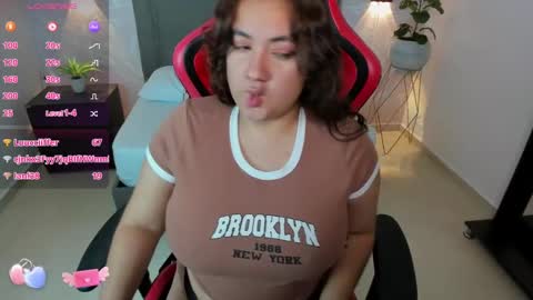 Snapshot of nadine_russo chatting on January 17, 11:07 pm Nadine online show from January 17, 11:07 pm