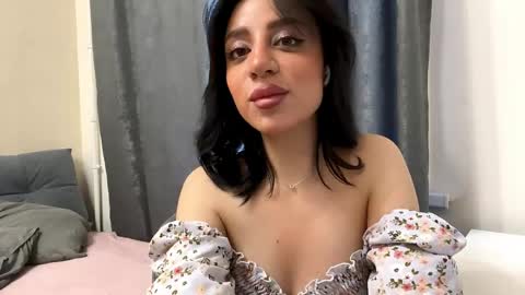 Snapshot of nadinevanni chatting on April 26, 1:09 pm Leya online show from April 26, 1:09 pm