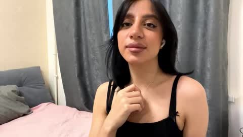 Snapshot of nadinevanni chatting on May 23, 1:37 pm Leya online show from May 23, 1:37 pm