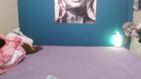 nadinnnea online show from April 14, 7:09 pm