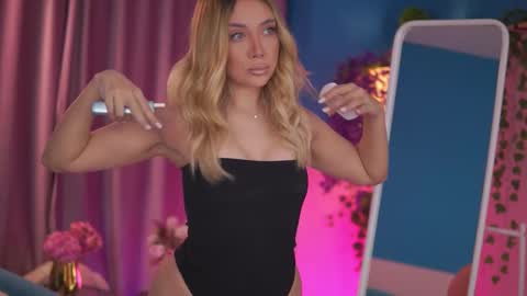 Snapshot of nadyablue chatting on February 15, 5:04 am Nadia online show from February 15, 5:04 am