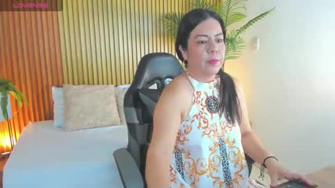 Snapshot of nahia_13 chatting on October 28, 12:09 pm N A H I A online show from October 28, 12:09 pm