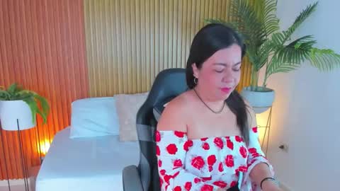 Snapshot of nahia_13 chatting on November 19, 12:05 pm N A H I A online show from November 19, 12:05 pm