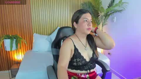 N A H I A online show from April 13, 12:54 pm