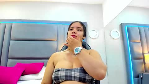 Nahia  online show from November 19, 11:43 am