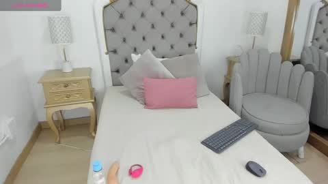 Nahiara online show from December 4, 7:34 pm