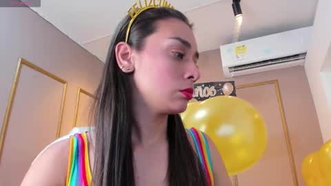 Snapshot of nahimithompson chatting on October 27, 11:58 am Nahimi online show from October 27, 11:58 am