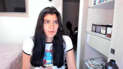 independent model online show from December 22, 2:30 am