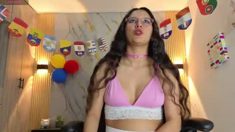 Snapshot of nahomi_blaze56eup chatting on July 12, 3:19 am valeria online show from July 12, 3:19 am