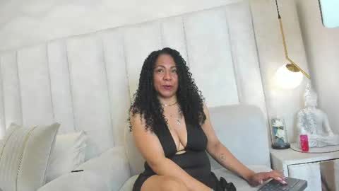 Nahomi Dominique online show from June 24, 1:10 pm