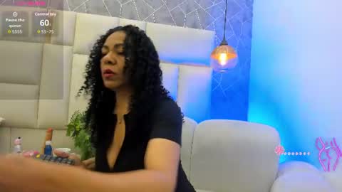 Nahomi Dominique online show from July 4, 12:33 pm