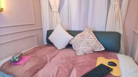 Nahomi online show from October 22, 7:35 pm