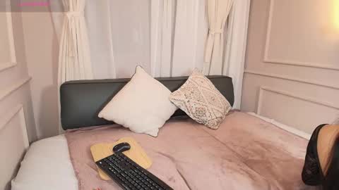 Nahomi online show from November 4, 8:08 pm