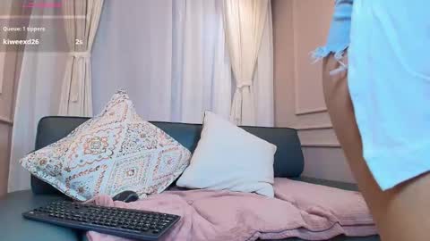 Nahomi online show from November 21, 7:45 pm