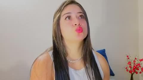 Snapshot of nahomi_sweett chatting on April 23, 10:47 am Nahomi online show from April 23, 10:47 am