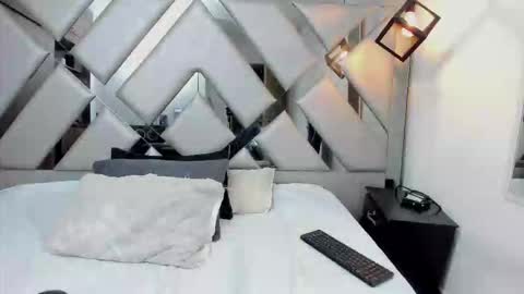 Nahomi  online show from March 17, 9:40 pm