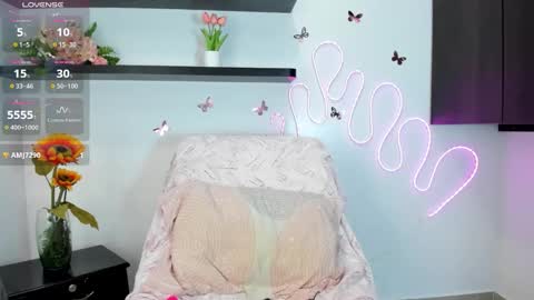 Snapshot of nahomirosse chatting on October 23, 1:32 pm SHELBY online show from October 23, 1:32 pm