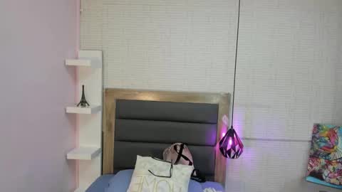 Snapshot of nahomirosse chatting on November 20, 12:16 pm SHELBY online show from November 20, 12:16 pm