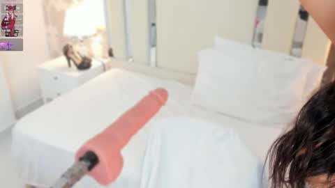 Nahomy Roberts online show from February 5, 8:30 am