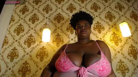 Snapshot of nahybig_boobs chatting on May 11, 12:22 pm Karatbby online show from May 11, 12:22 pm