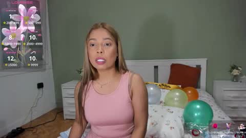 Snapshot of naia_7 chatting on October 11, 11:14 pm Mile online show from October 11, 11:14 pm