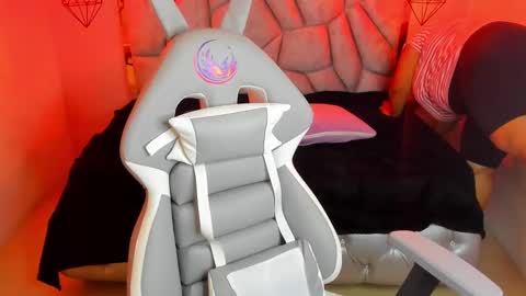 Snapshot of naia_karter chatting on January 28, 7:00 pm online show from January 28, 7:00 pm