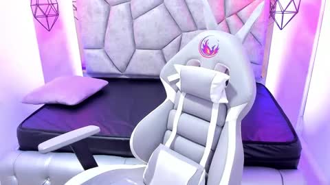 Snapshot of naia_karter chatting on February 1, 1:12 am online show from February 1, 1:12 am