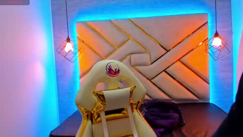 Snapshot of naia_karter chatting on February 2, 6:31 pm online show from February 2, 6:31 pm