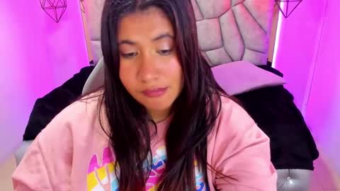 Snapshot of naia_karter chatting on February 4, 10:02 pm online show from February 4, 10:02 pm