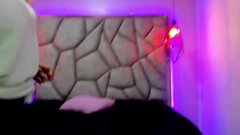 Snapshot of naia_karter chatting on February 12, 7:13 pm online show from February 12, 7:13 pm