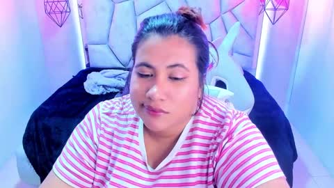 Snapshot of naia_karter chatting on February 19, 1:18 am online show from February 19, 1:18 am