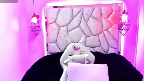 Snapshot of naia_karter chatting on March 2, 10:35 am online show from March 2, 10:35 am