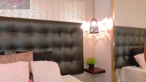 naiaramasson_ online show from February 10, 12:31 pm