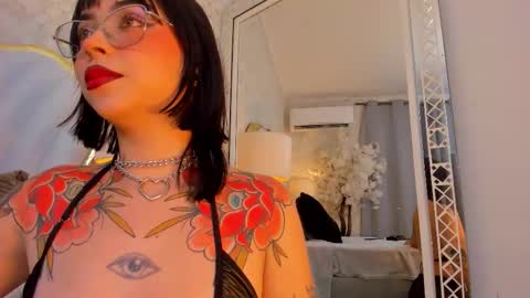 Snapshot of naiawhisper chatting on February 20, 5:15 am naiawhisper online show from February 20, 5:15 am