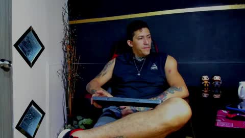 naider_1 online show from April 5, 5:15 am