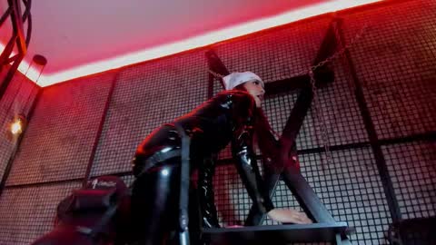 Naila online show from October 16, 2:40 pm