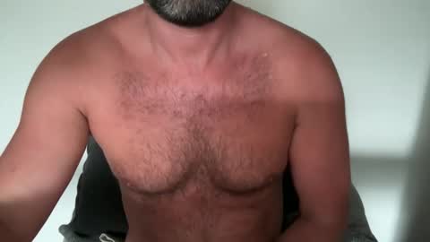 Snapshot of naked_dude25 chatting on January 11, 2:27 am naked_dude25 online show from January 11, 2:27 am