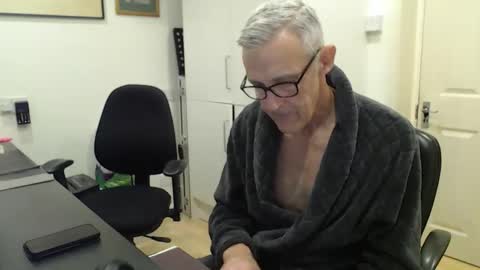 Snapshot of nakedcarpenteruk chatting on March 9, 2:54 pm nakedcarpenteruk online show from March 9, 2:54 pm