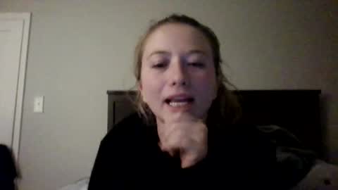 Snapshot of nakedmomma chatting on October 28, 2:15 am SianaBabe online show from October 28, 2:15 am