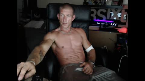 nakedoutsdeurwndw online show from July 26, 11:55 pm