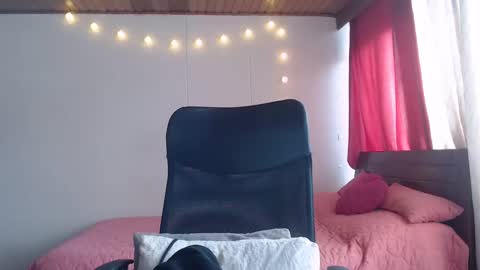 Snapshot of nala_foster chatting on December 18, 7:52 pm Nala online show from December 18, 7:52 pm
