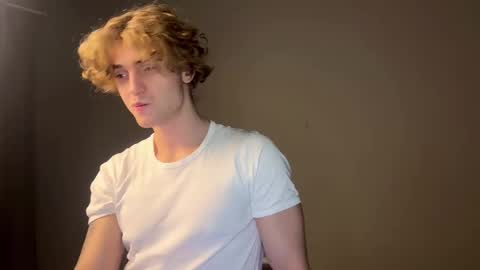 Snapshot of namiraaxel chatting on November 2, 8:55 pm Georges online show from November 2, 8:55 pm