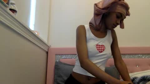 nanaonn online show from February 22, 7:45 pm